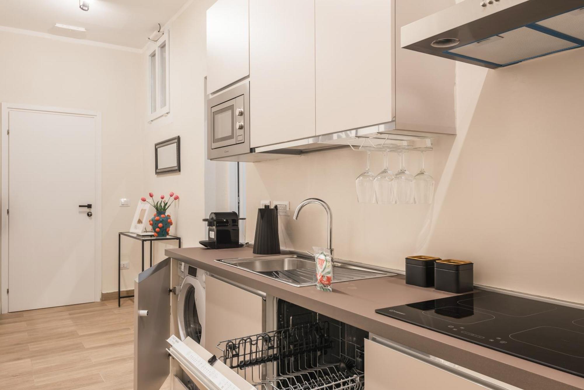 C3 Top Class Apartment, 2 Camere Da Letto, 2 Bagni, Giardino Distante 15 Minuti A Piedi Da Fontana Di Trevi Rome Bagian luar foto